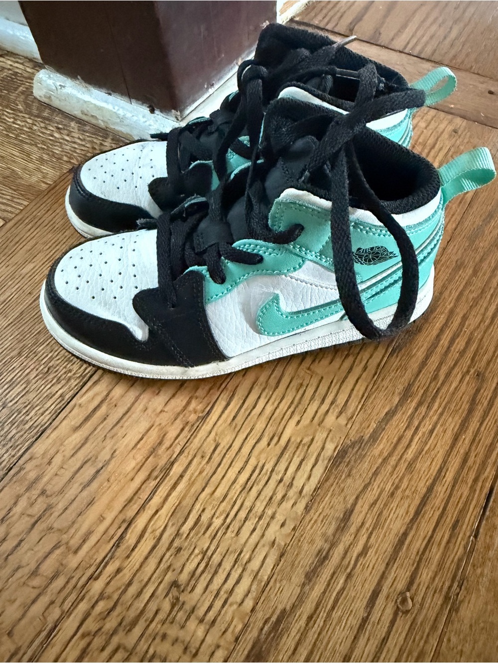 Nike Kids High-Top Sneakers in White, Black & Teal